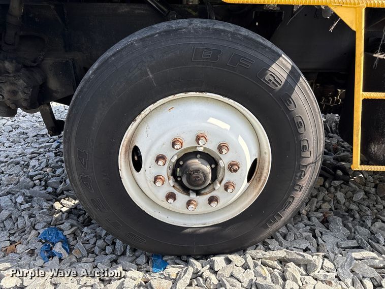 image for item YA2526 2006 Capacity TJ5000 yard truck