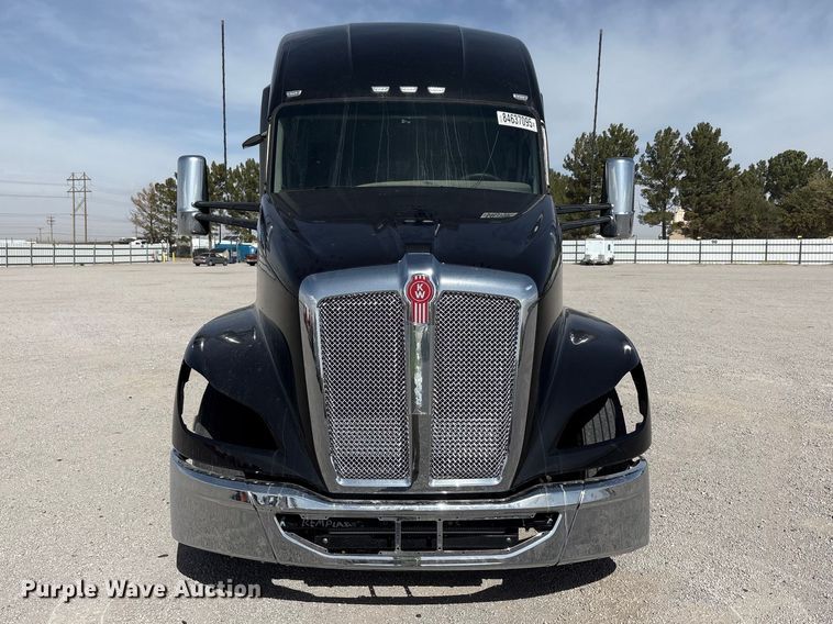 image for item YA2556 2023 Kenworth T680 semi truck