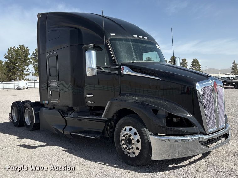 image for item YA2556 2023 Kenworth T680 semi truck
