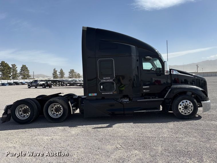 image for item YA2556 2023 Kenworth T680 semi truck