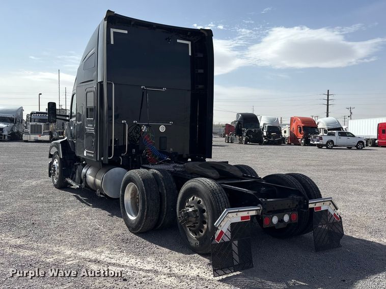 image for item YA2556 2023 Kenworth T680 semi truck