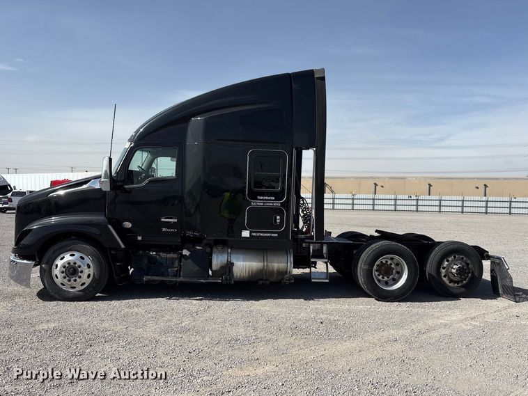 image for item YA2556 2023 Kenworth T680 semi truck
