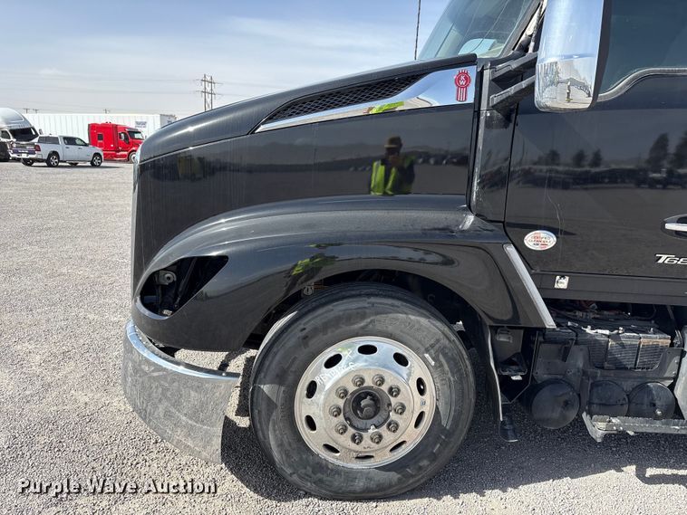 image for item YA2556 2023 Kenworth T680 semi truck