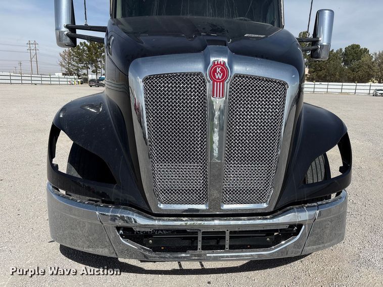image for item YA2556 2023 Kenworth T680 semi truck