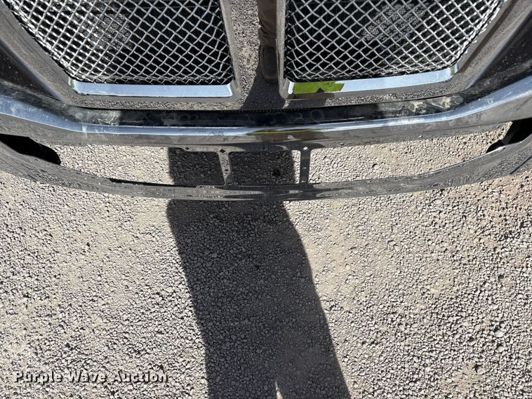 image for item YA2556 2023 Kenworth T680 semi truck