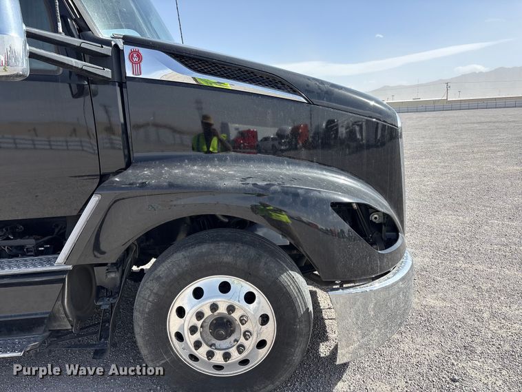 image for item YA2556 2023 Kenworth T680 semi truck