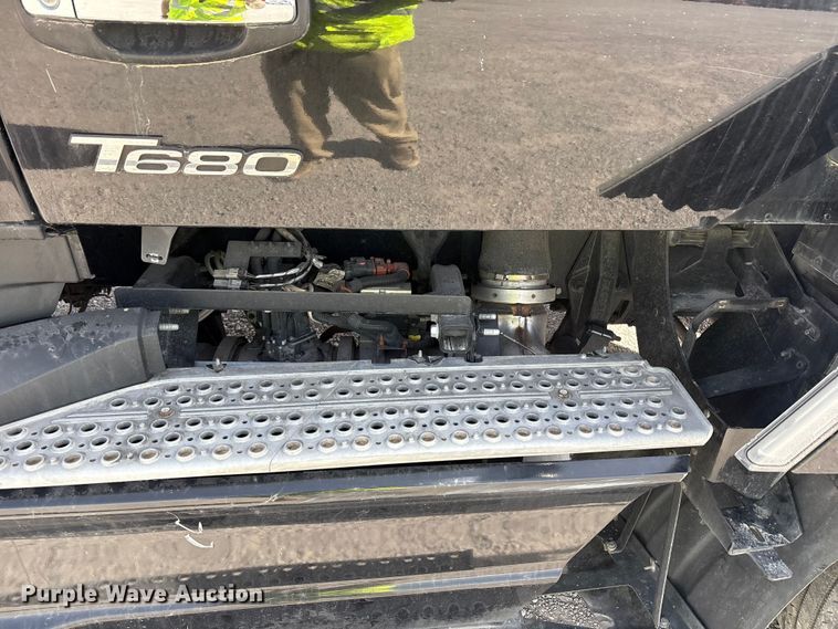 image for item YA2556 2023 Kenworth T680 semi truck