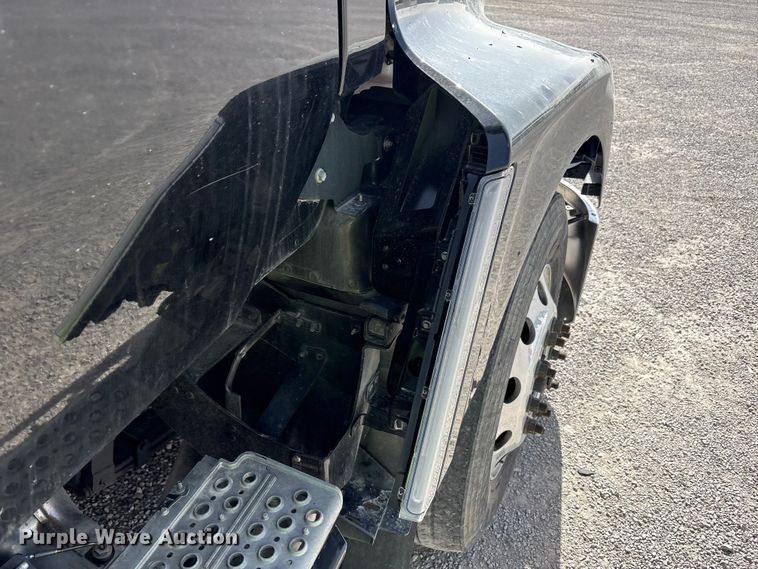 image for item YA2556 2023 Kenworth T680 semi truck