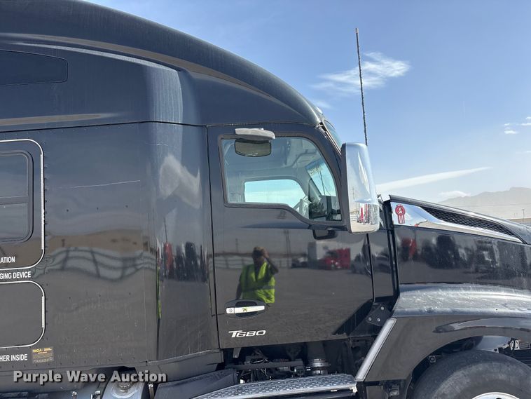 image for item YA2556 2023 Kenworth T680 semi truck