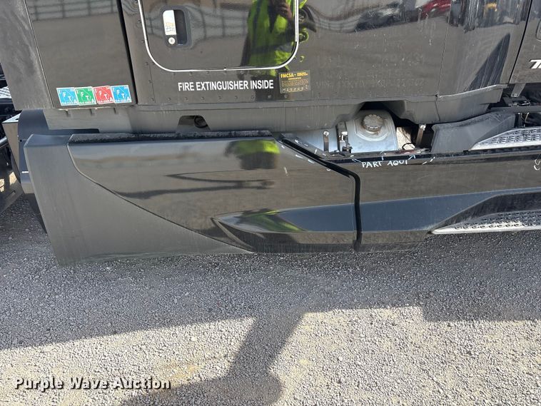 image for item YA2556 2023 Kenworth T680 semi truck