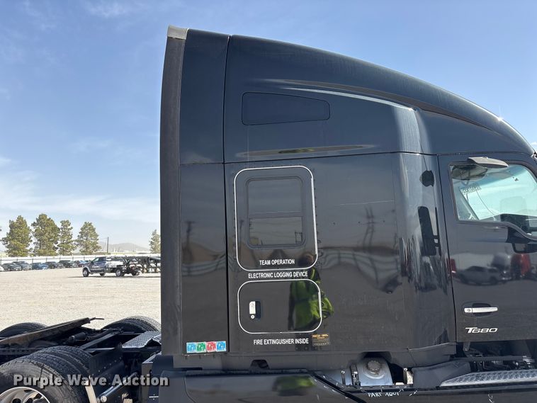 image for item YA2556 2023 Kenworth T680 semi truck