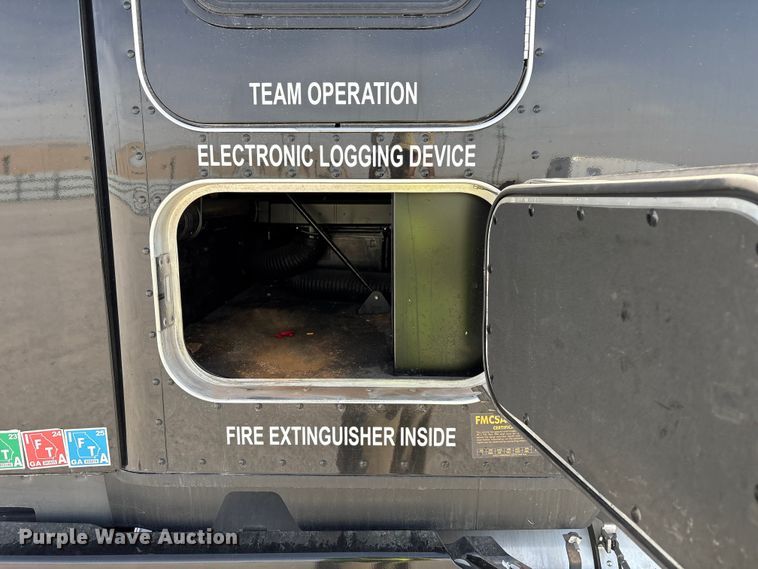 image for item YA2556 2023 Kenworth T680 semi truck