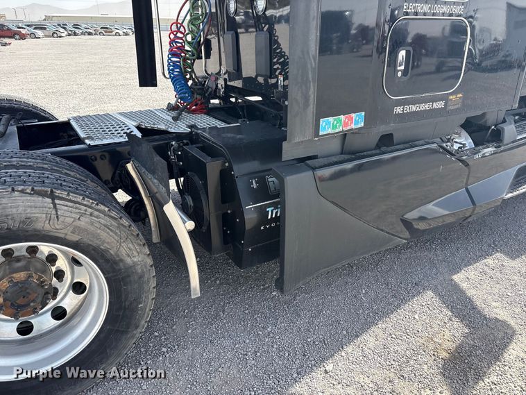 image for item YA2556 2023 Kenworth T680 semi truck