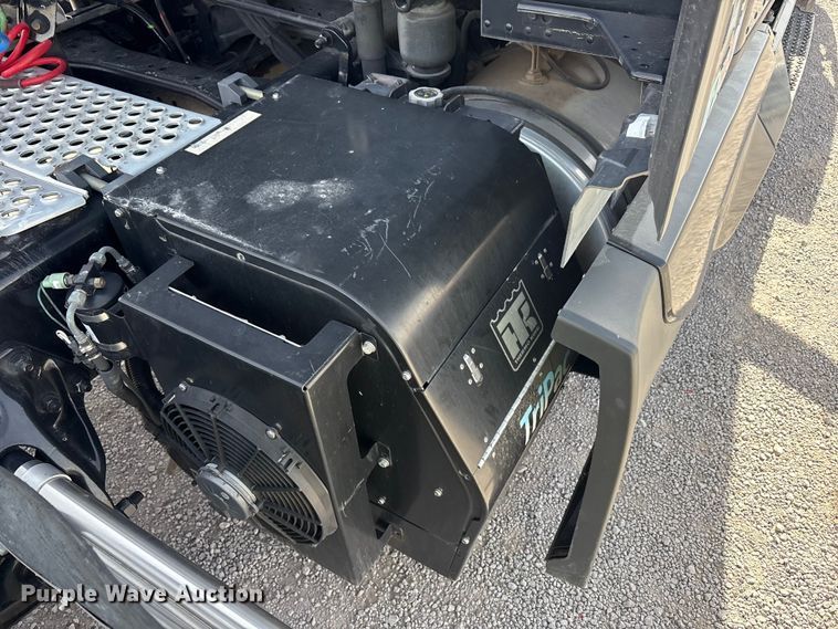 image for item YA2556 2023 Kenworth T680 semi truck