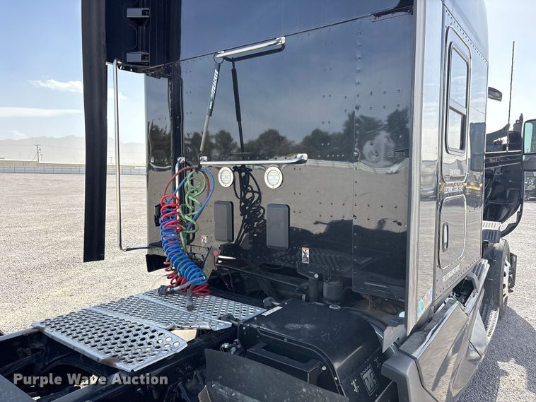 image for item YA2556 2023 Kenworth T680 semi truck