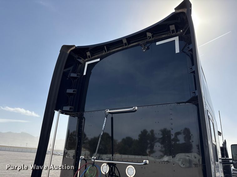 image for item YA2556 2023 Kenworth T680 semi truck