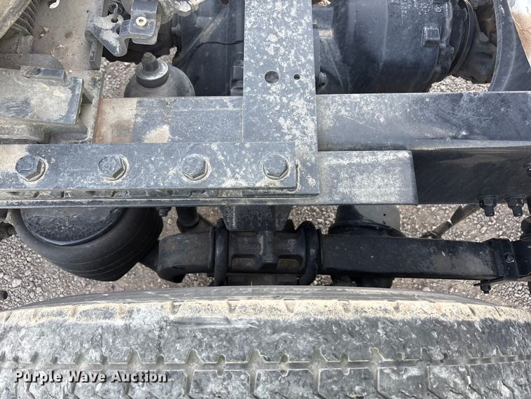 image for item YA2556 2023 Kenworth T680 semi truck