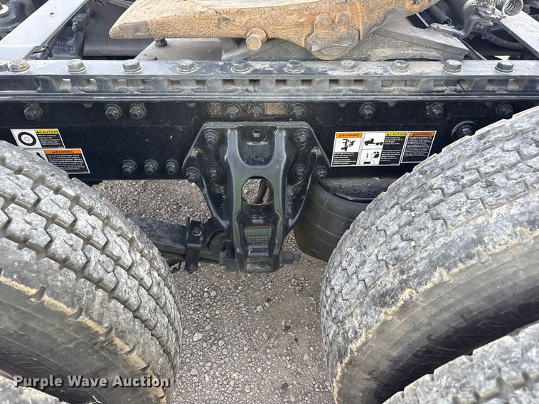 image for item YA2556 2023 Kenworth T680 semi truck