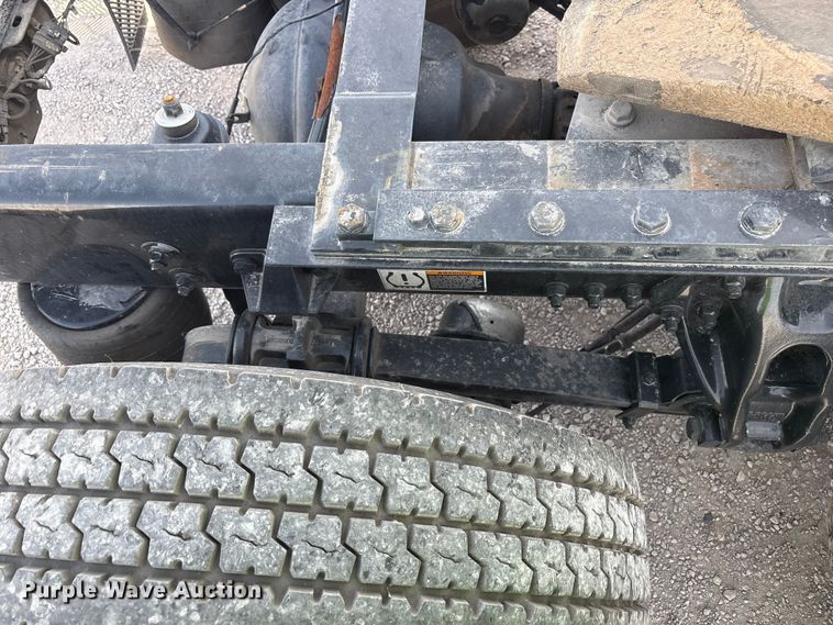 image for item YA2556 2023 Kenworth T680 semi truck