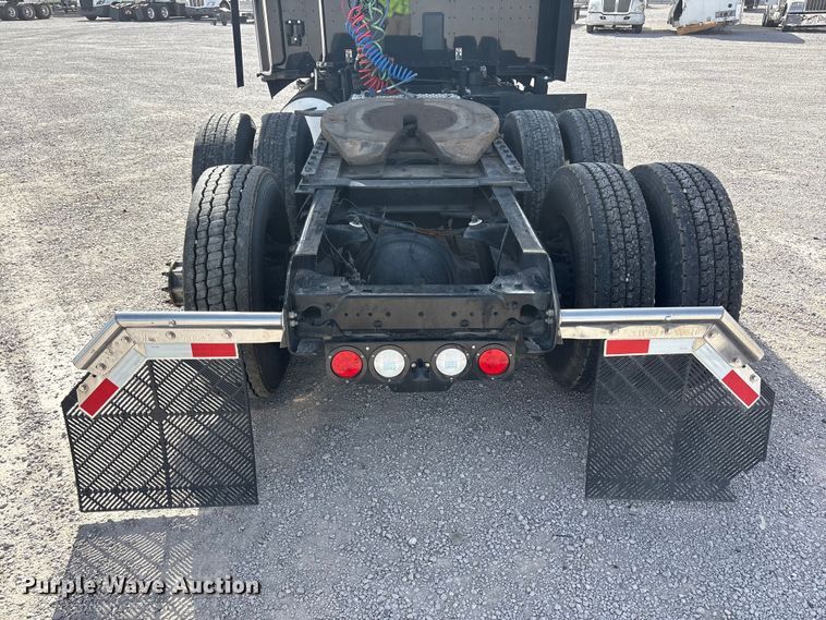 image for item YA2556 2023 Kenworth T680 semi truck