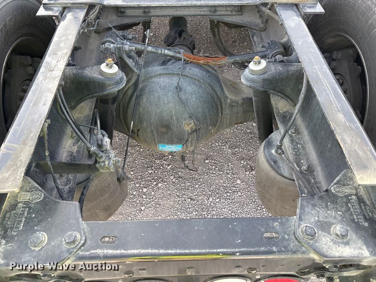 image for item YA2556 2023 Kenworth T680 semi truck