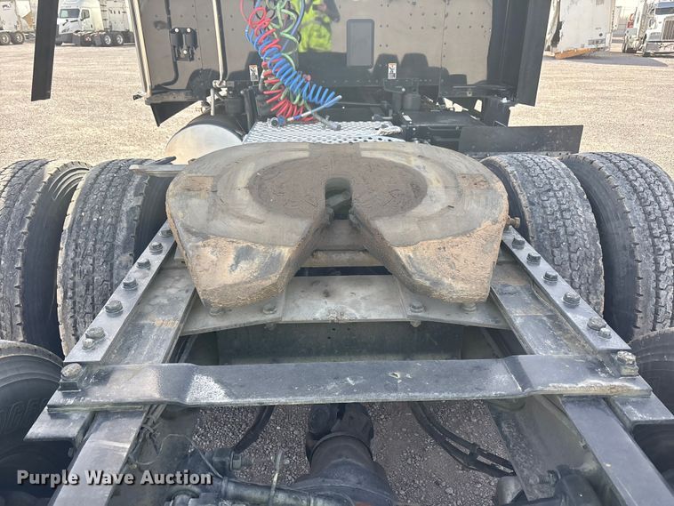 image for item YA2556 2023 Kenworth T680 semi truck