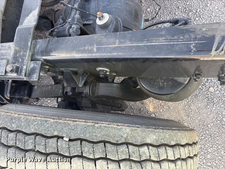 image for item YA2556 2023 Kenworth T680 semi truck