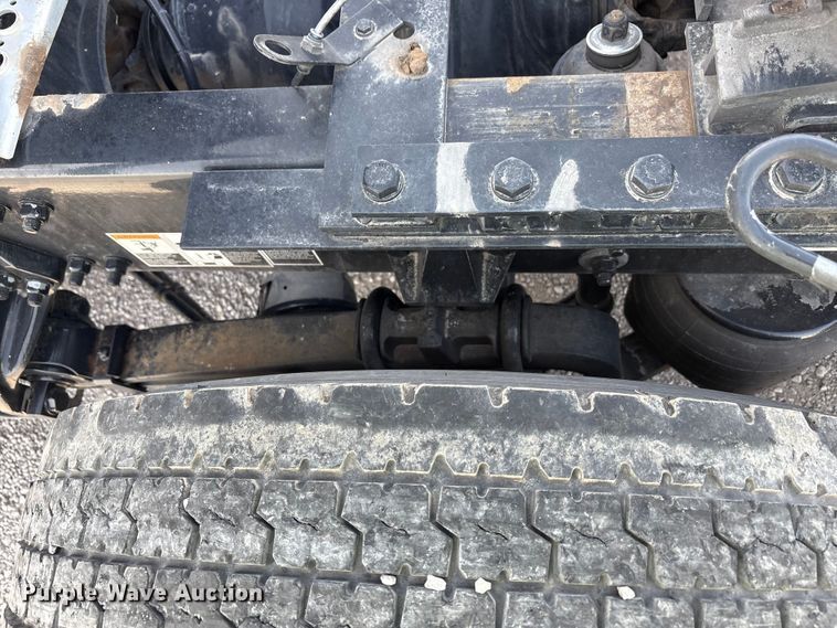 image for item YA2556 2023 Kenworth T680 semi truck