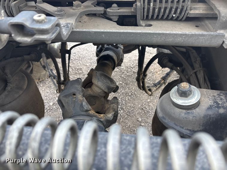 image for item YA2556 2023 Kenworth T680 semi truck