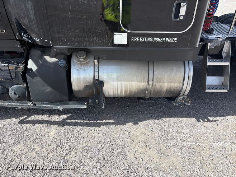 image for item YA2556 2023 Kenworth T680 semi truck