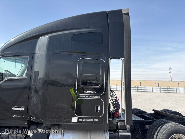 image for item YA2556 2023 Kenworth T680 semi truck