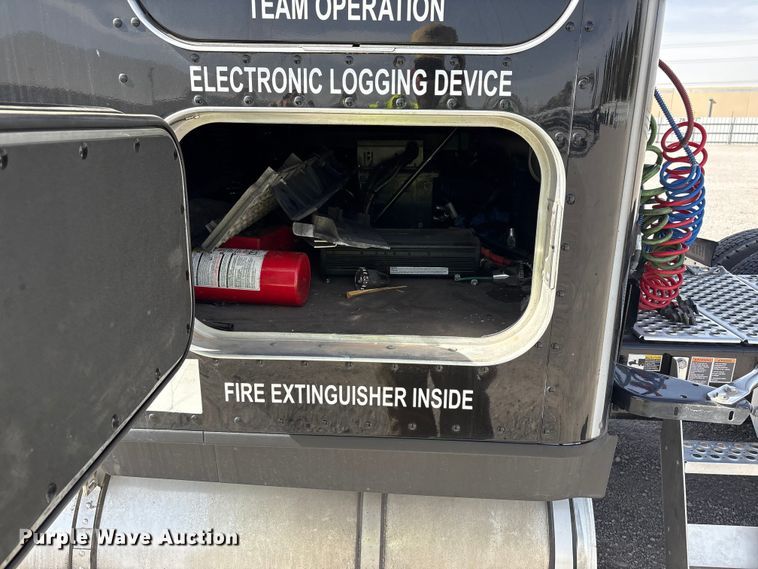 image for item YA2556 2023 Kenworth T680 semi truck