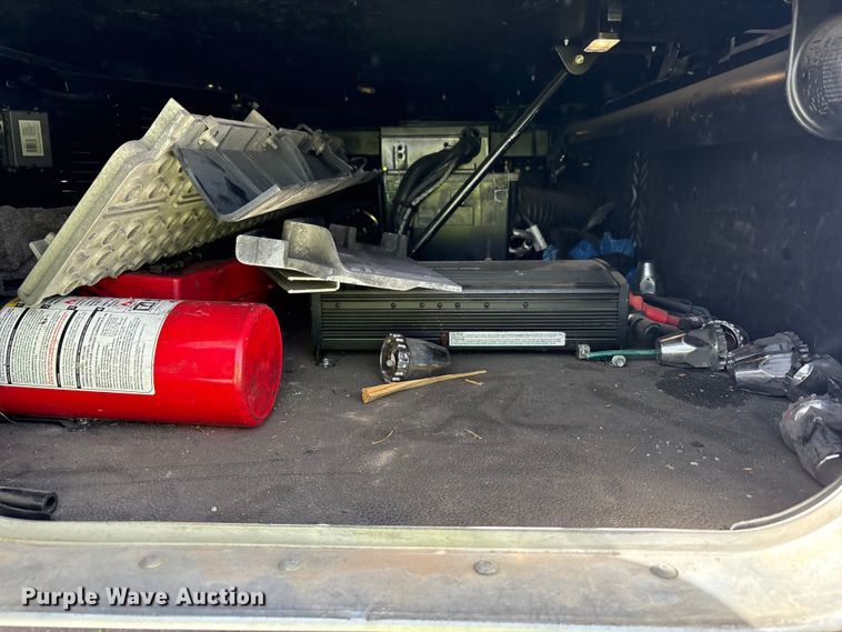 image for item YA2556 2023 Kenworth T680 semi truck