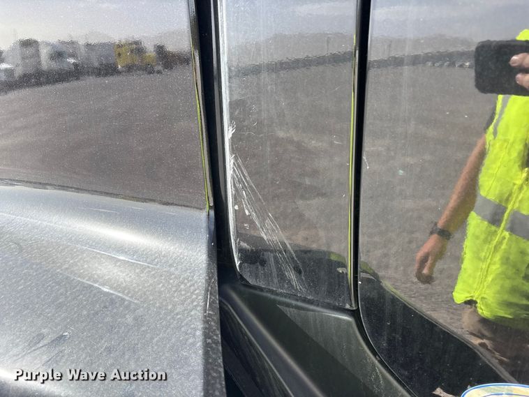 image for item YA2556 2023 Kenworth T680 semi truck