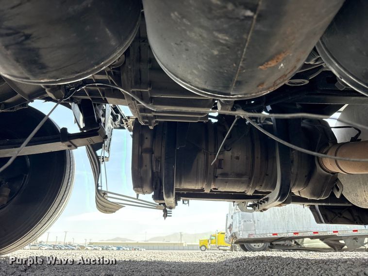 image for item YA2556 2023 Kenworth T680 semi truck