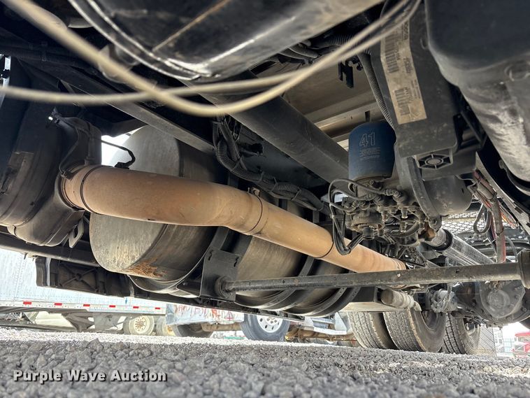 image for item YA2556 2023 Kenworth T680 semi truck