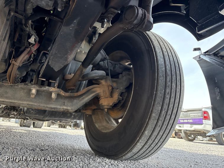 image for item YA2556 2023 Kenworth T680 semi truck