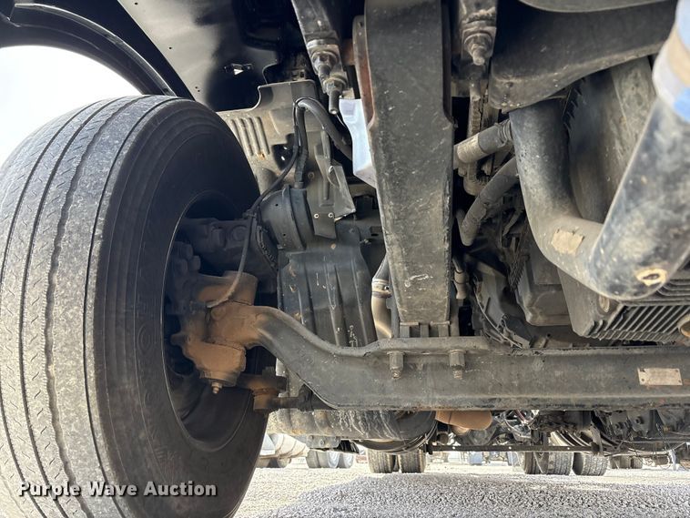 image for item YA2556 2023 Kenworth T680 semi truck