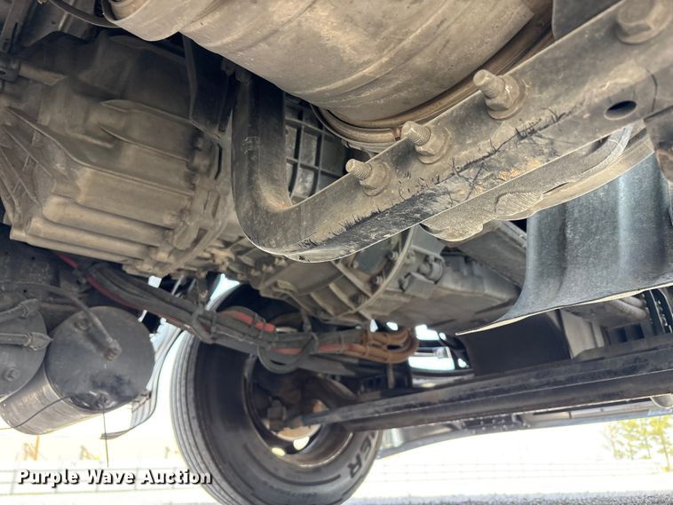 image for item YA2556 2023 Kenworth T680 semi truck