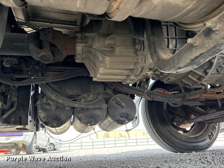 image for item YA2556 2023 Kenworth T680 semi truck