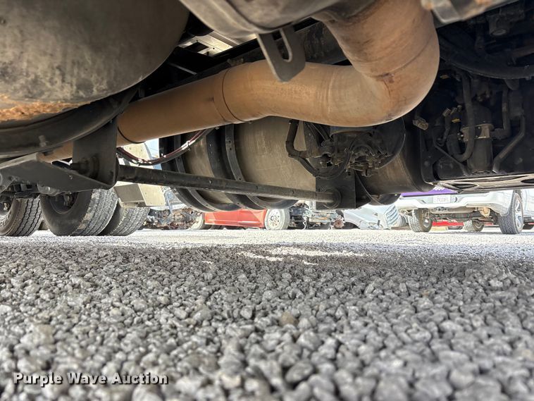 image for item YA2556 2023 Kenworth T680 semi truck