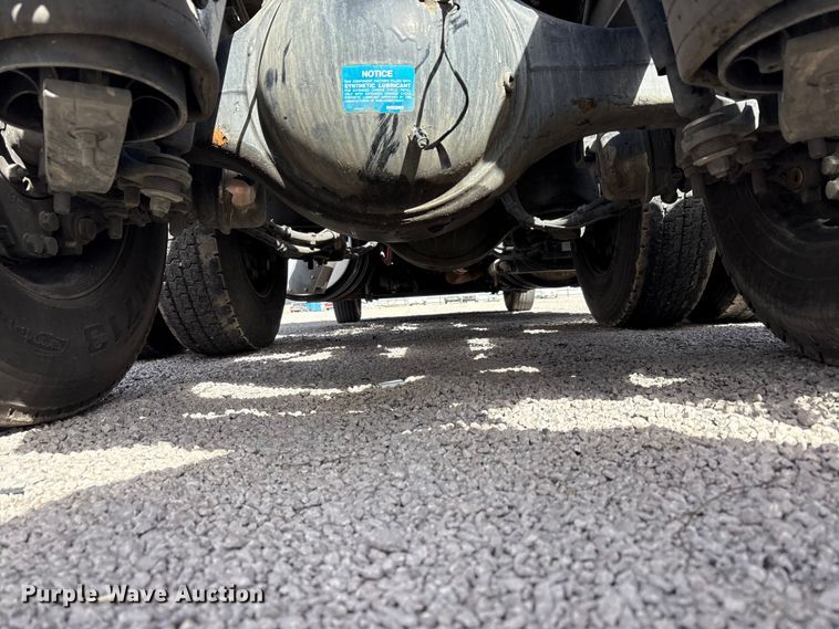 image for item YA2556 2023 Kenworth T680 semi truck