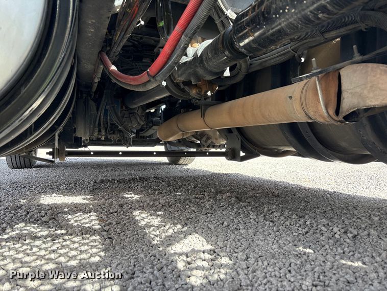 image for item YA2556 2023 Kenworth T680 semi truck