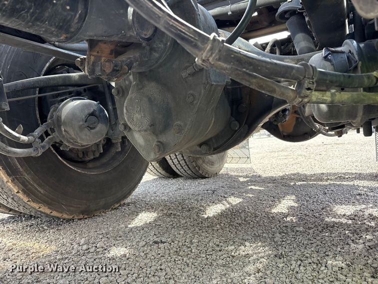 image for item YA2556 2023 Kenworth T680 semi truck