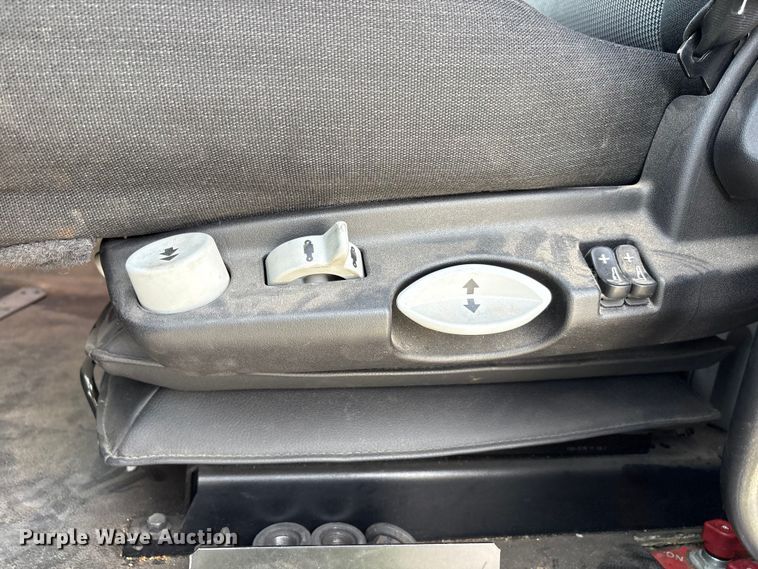 image for item YA2556 2023 Kenworth T680 semi truck