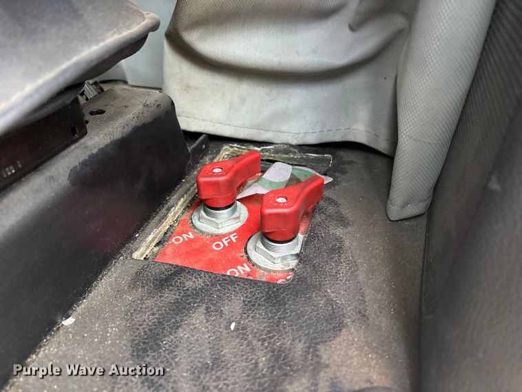 image for item YA2556 2023 Kenworth T680 semi truck