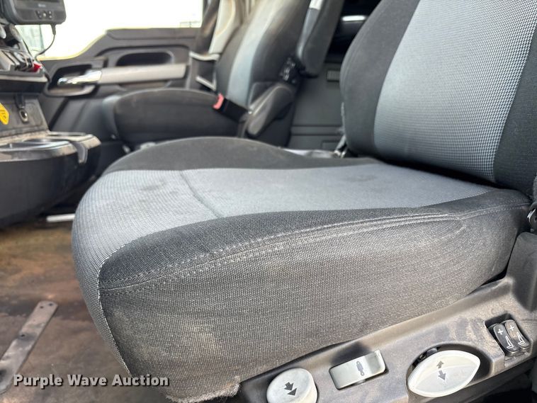 image for item YA2556 2023 Kenworth T680 semi truck