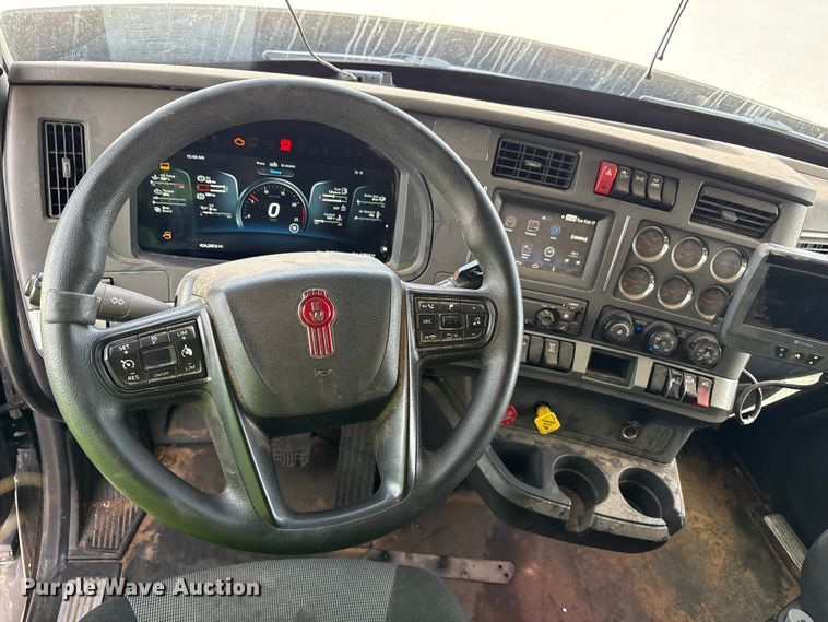 image for item YA2556 2023 Kenworth T680 semi truck