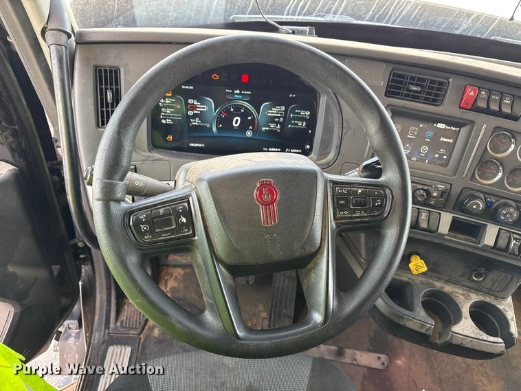 image for item YA2556 2023 Kenworth T680 semi truck