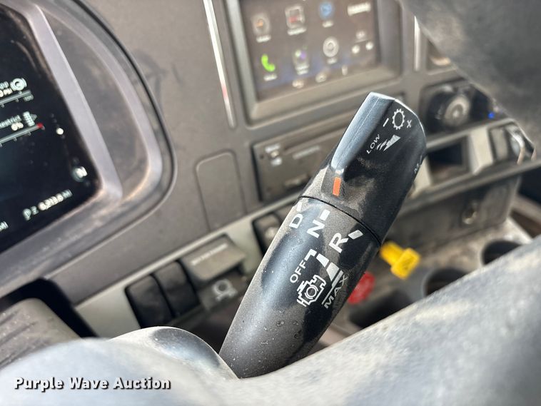 image for item YA2556 2023 Kenworth T680 semi truck